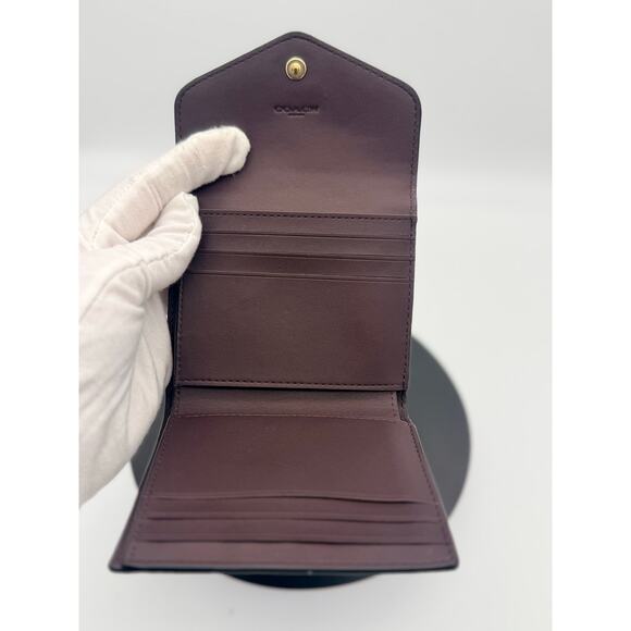 Luxury Set: Coach Chaise Crossbody & Wyn Small Wallet - Picture 11 of 13